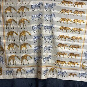 Pre-Owned Safari Animal Print Scarf 33x34 Giraffes Zebras Cheetahs Beige Backgro